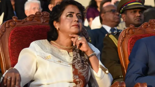 La présidente nie les faits reprochés et son bureau explique que les achats étaient accidentels et que tout a été remboursé.