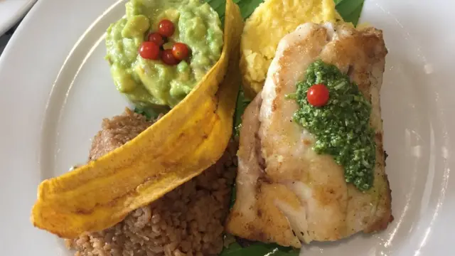Pescado con arroz con coco.