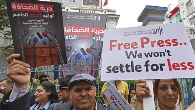Протесты журналистов в Тунисе
