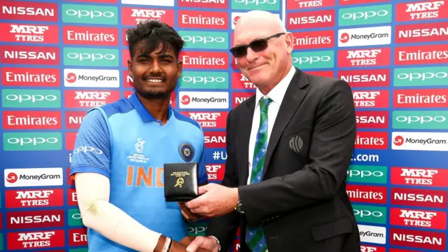 अनुकूल राय