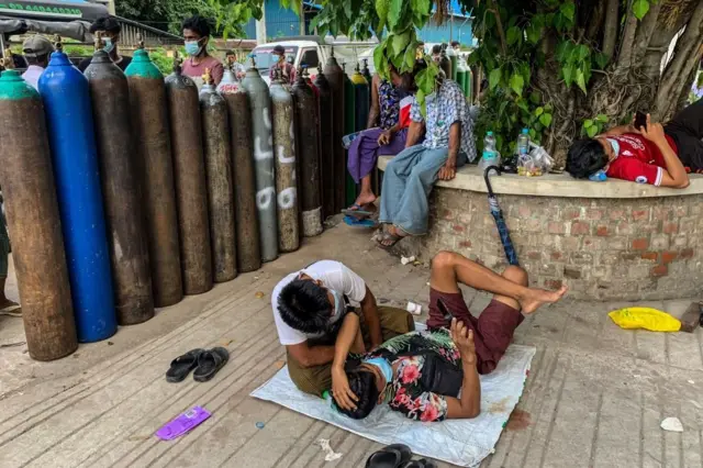 ကိုဗစ် တတိယလှိုင်းအတွင်း နိုင်ငံအနှံ့ အောက်ဆီဂျင် မလုံလောက်မှုတွေ အကြီးအကျယ်ဖြစ်ခဲ့