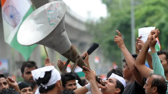 लाउड स्पीकर