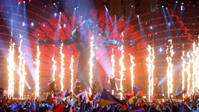 25-річний IMRI з Ізраїлю заспівав про шлях до успіху, пошуки себе і про те, як ніколи не здаватися. IMRI запалив на "Євробаченні" у всіх сенсах цього слова