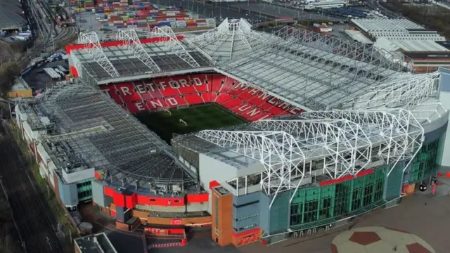 عائلة غليزر تسعى لجمع 6 مليارات دولار لحسم الصفقة وتجديد ملاعب النادي