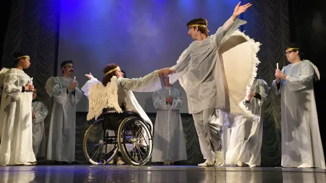 сцена из спектакля