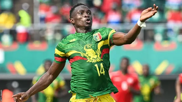 Le milieu de terrain malien Adama Malouda Traore en action lors de la Coupe d'Afrique des Nations 2021