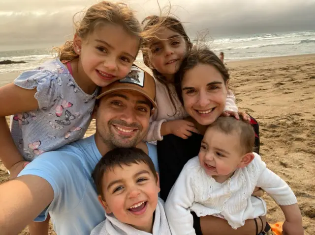 Verónica junto a su familia