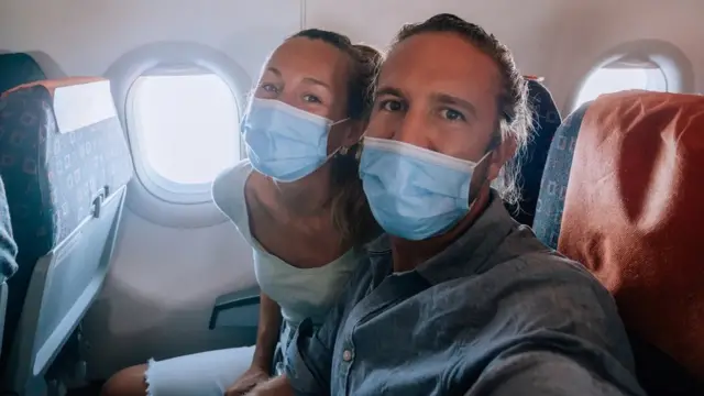 Ce ne sont pas seulement les super riches, mais un plus grand nombre de personnes fortunées qui émettent une grande partie du carbone dans le monde.