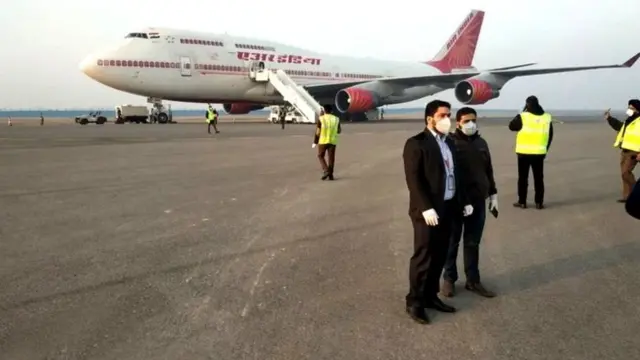 ఎయిర్ బస్ A320 విమానాన్ని ప్రత్యేకంగా బుక్ చేసుకోవడానికి సుమారు రూ.20 లక్షలు అవుతుంది.