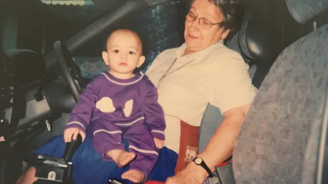 เด็กบางคนที่ผู้ปกครองไม่มีเงินพอไปพบแพทย์ ซิสเตอร์โจน จะพาไปเองและดูแลค่าใช้จ่ายให้