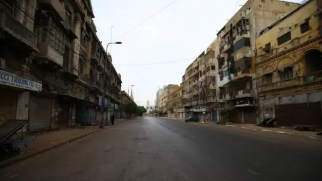 Pakistan dey on lockdown