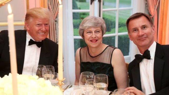 美英发生外交争吵，英国外交大臣亨特（右）表示，特朗普对英国和特蕾莎·梅"不够尊重"。