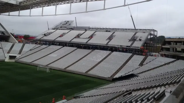 Área interna (assentos) da Arena Corinthians em construção em 2014