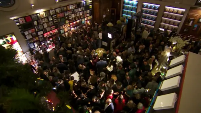 مراسم رونمایی کتاب "ایران مدرن، ملکه هنر" در لندن