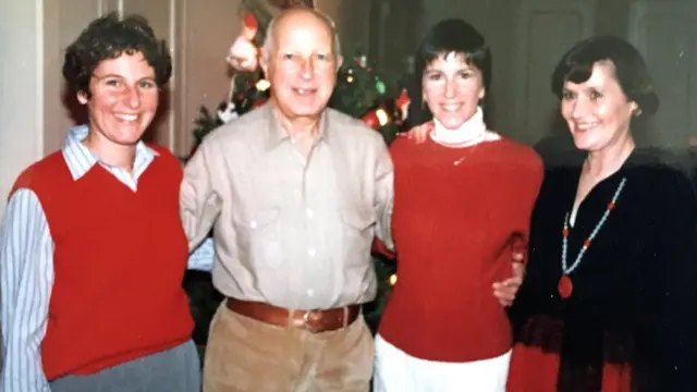 Maryann com a família no Natal, antes do acidente que matou Brian