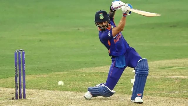 ભારતીય ક્રિકેટ ટીમના પૂર્વ કૅપ્ટન વિરાટ કોહલીએ આંતરરાષ્ટ્રીય ટી-20 ક્રિકેટમાં પ્રથમ સદી ફટકારી છે