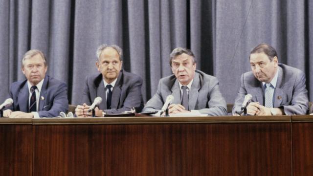 Василий Стародубцев, Борис Пуго, Геннадий Янаев и Олег Бакланов СССР (слева направо) во время прес-конференции членов ГКЧП 19 августа 1991 года