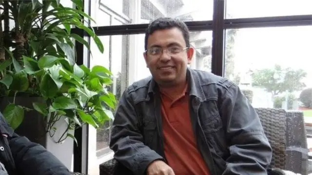 অজয় রায়ের পুত্র লেখক ব্লগার অভিজিৎ রায়, যাকে খুন করা হয়েছে ক্যাম্পাস এলাকায়