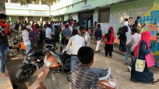 कॉलेज में छात्र