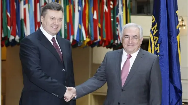За президентства Віктора Януковича Київ отримав лише чверть із виділених МВФ коштів. На фото - президент Віктор Янукович і директор-розпорядник МВФ ДОмінік Стросс-Канн, 2010