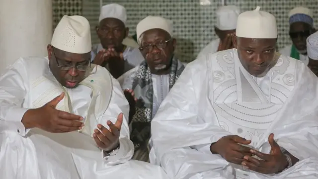 Rais Macky Sall wa Senegal akiwa na Adama Barrow