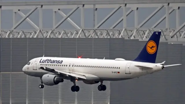Самолет Lufthansa в Тегеране