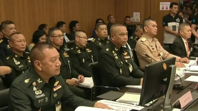 ธนาธร จึงรุ่งเรืองกิจ