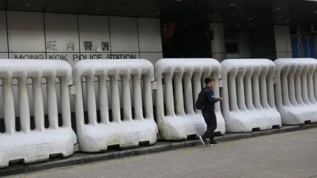 香港九龍旺角警署外之水馬（3/1/2020）