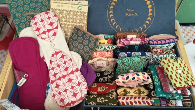 不同尺寸、品牌、花色的布卫生巾。