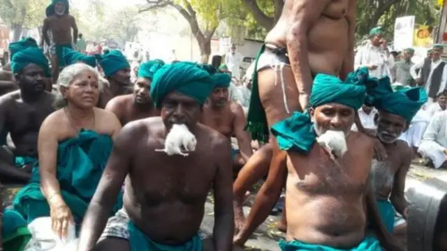 எலிக்கறி உண்ணும் போராட்டம் நடத்திய தமிழக விவசாயிகள்