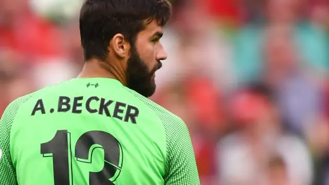 Алисон Бекер