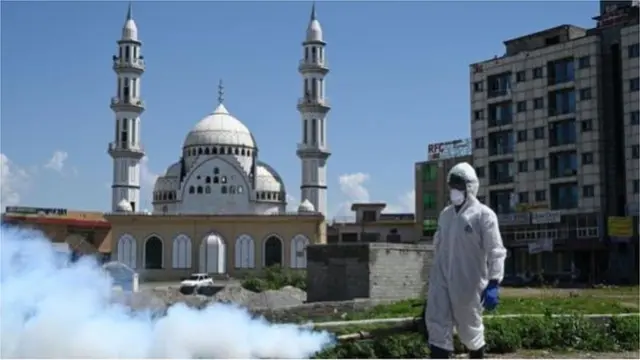 ప్రభుత్వ మార్గదర్శకాలను జనం ఎంతవరకూ పాటిస్తారన్నది చాలా పెద్ద ప్రశ్న