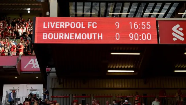 لوحة النتائج في نهاية مباراة الدوري الإنجليزي الممتاز بين ليفربول وبورنموث
