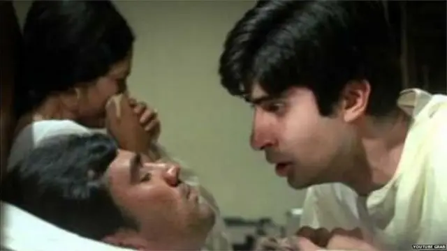 Amitabh Bachchan with Rajesh Khanna in a scene from the movie Anand