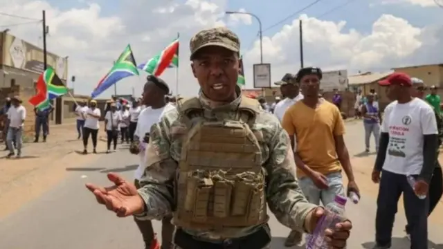 ንህላንህላ ለክስ ድላሚኒ