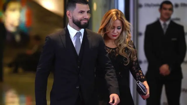 அர்ஜென்டினாவை சேர்ந்த செர்ஜியொ அகுயிரோவும் காதலியும்