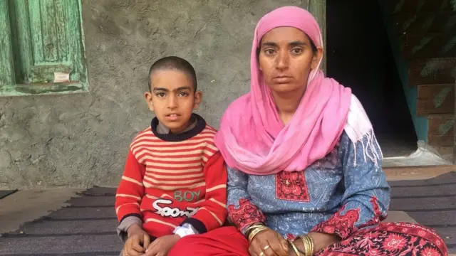 આઠ વર્ષના દીકરા સાથે લતીફા બેગમ