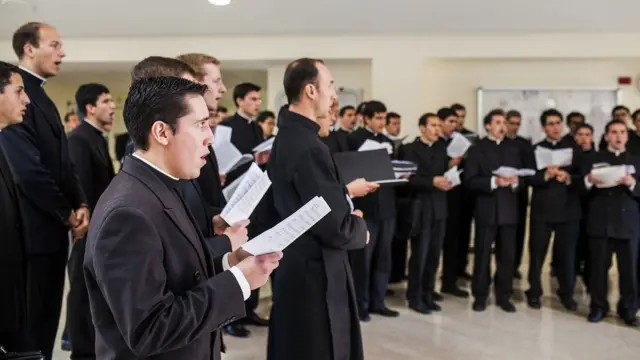 Athenaeum Regina Apostolorum'da 2014'te düzenlenen kurs