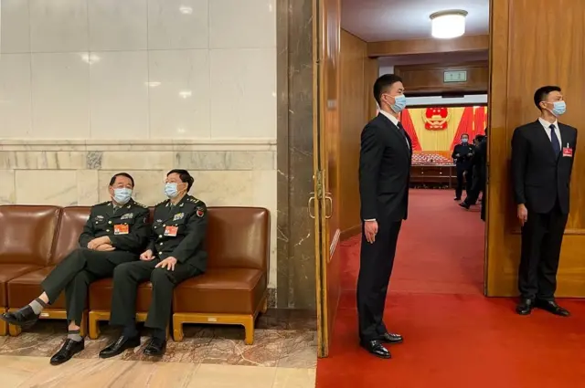 「兩會」的全體會議一般在北京人民大會堂召開。