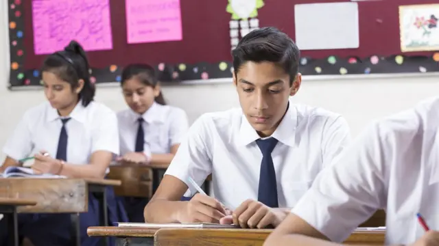 மாணவர்கள்