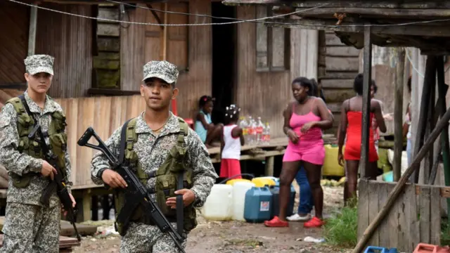 Militares en Buenaventura, Colombia