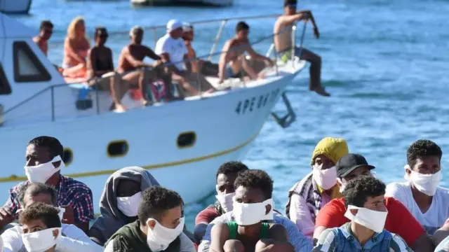 مهاجرون غير شرعيين