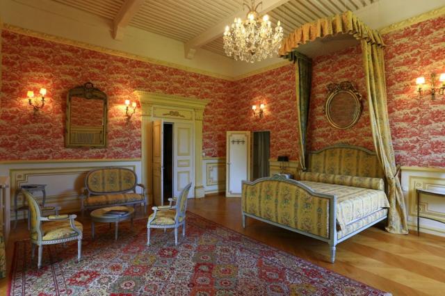 A bedroom in Picomtal Castle