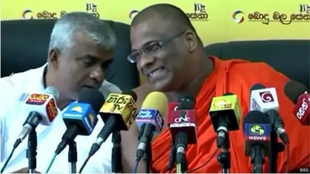 ඩිලන්ත විතානගේ සහ ගලගොඩ අත්තේ ඥානසාර හිමියන්