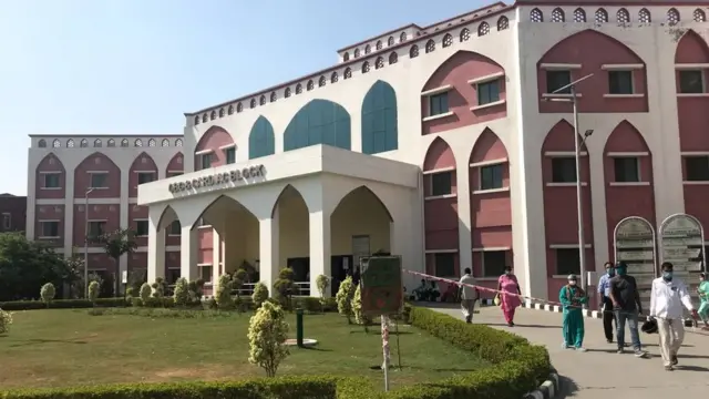 अलीगढ़ मुस्लिम यूनिवर्सिटी का जवाहर लाल नेहरू मेडिकल कॉलेज