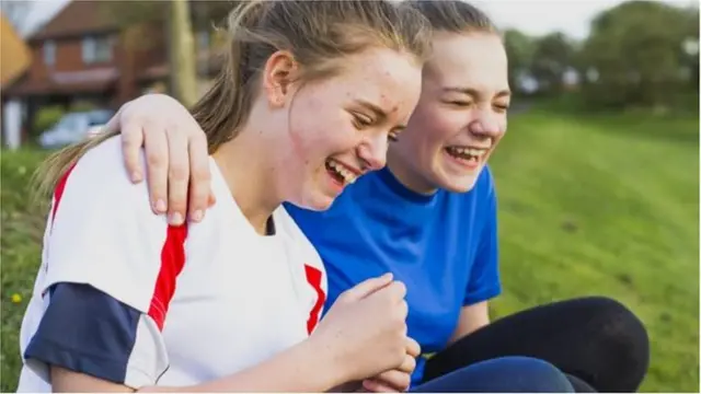 মেয়েদের বয়ঃসন্ধি পারিপার্শ্বিক পরিবেশ ও শরীরের বৃদ্ধির উপর বেশি নির্ভরশীল।