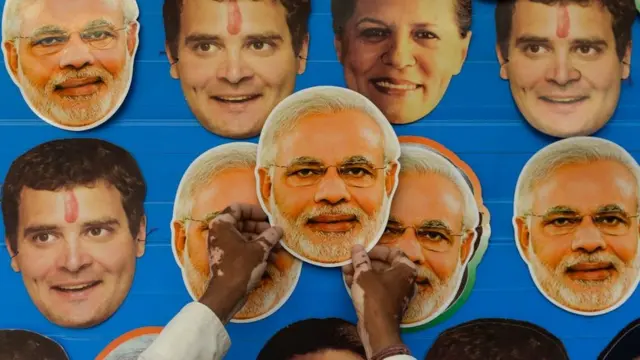 নির্বাচনকে সামনে রেখে জাতীয় নেতাদের মুখোশ বিক্রি শুরু হয়েছে।