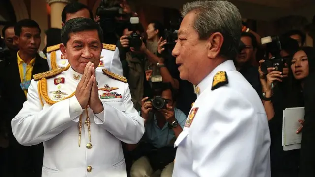 พล.อ.สนธิ กับพล.อ.สุรยุทธ์