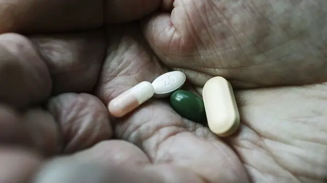 minum obat berbeda di waktu bersamaan