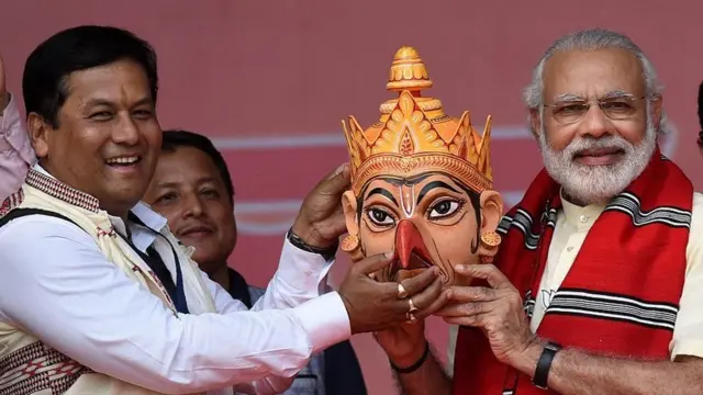 નરેન્દ્ર મોદી અને આસામના મુખ્યમંત્રી સર્બાનંદ સોનોવાલની તસવીર